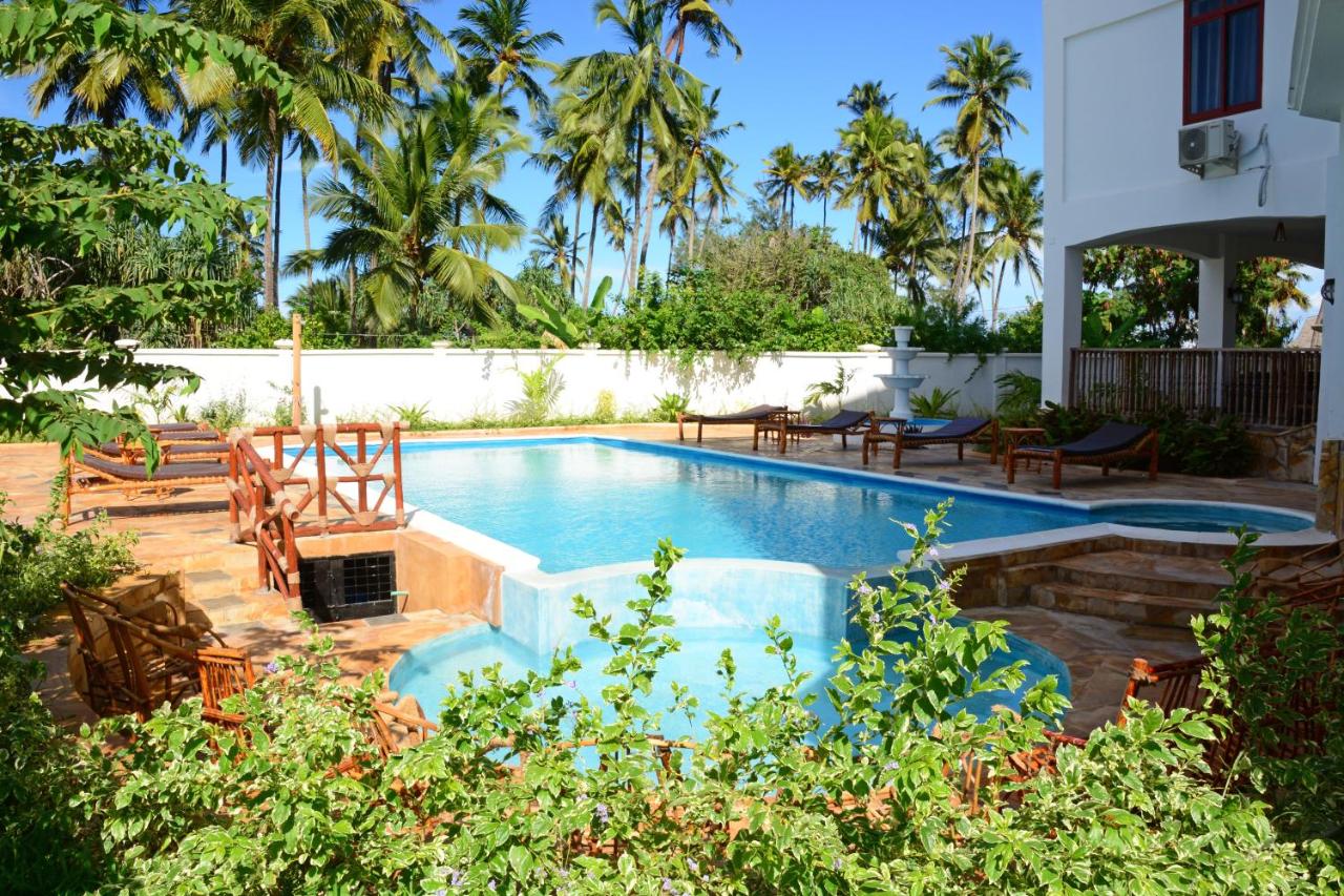 The pool of Zanoceanique in tropical gardens
