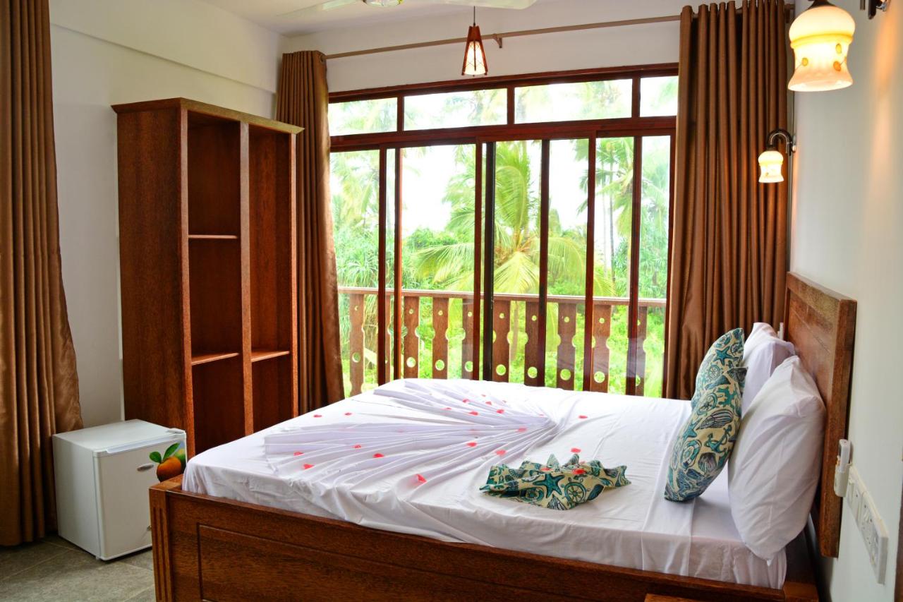 King Sea View room with a balcony over the gardens